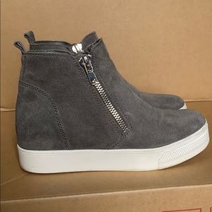 Steve Madden ‘Wedgie’ Grey Suede